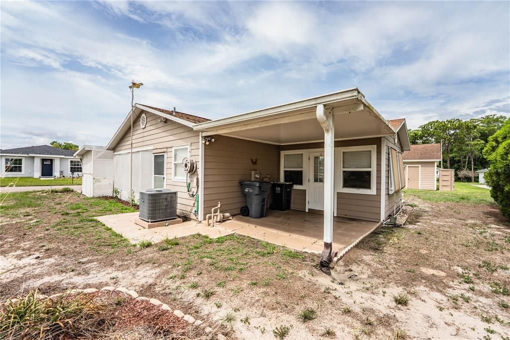For Sale: $206,500 (2 beds, 2 baths, 884 Square Feet)