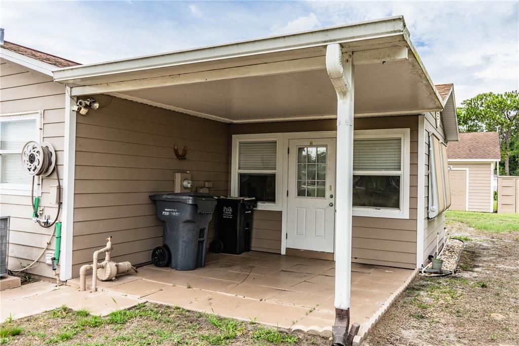 For Sale: $206,500 (2 beds, 2 baths, 884 Square Feet)