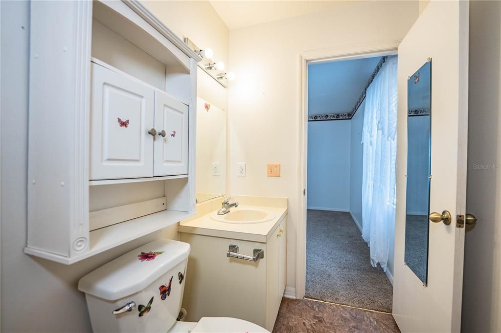 For Sale: $206,500 (2 beds, 2 baths, 884 Square Feet)
