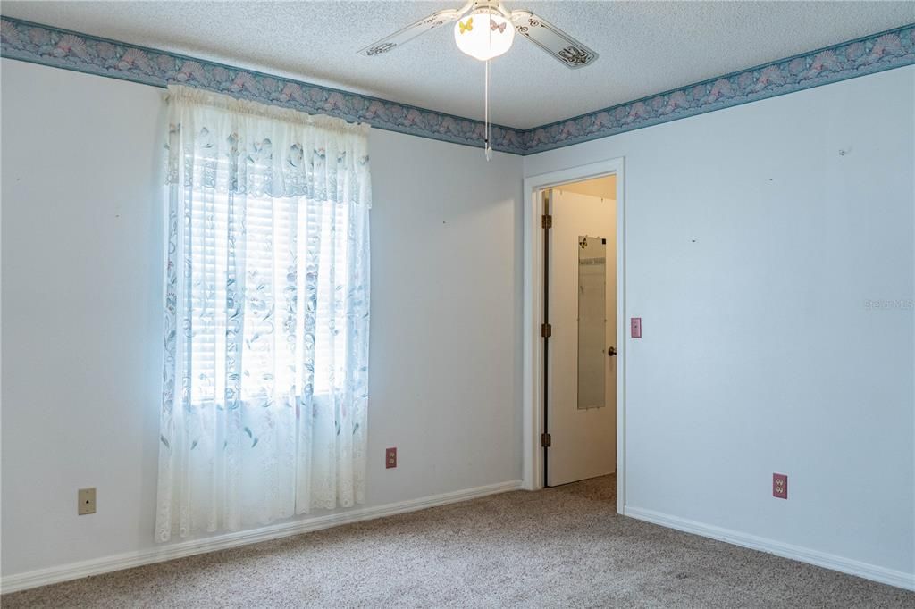 For Sale: $206,500 (2 beds, 2 baths, 884 Square Feet)