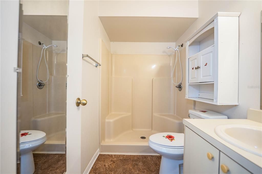 For Sale: $206,500 (2 beds, 2 baths, 884 Square Feet)