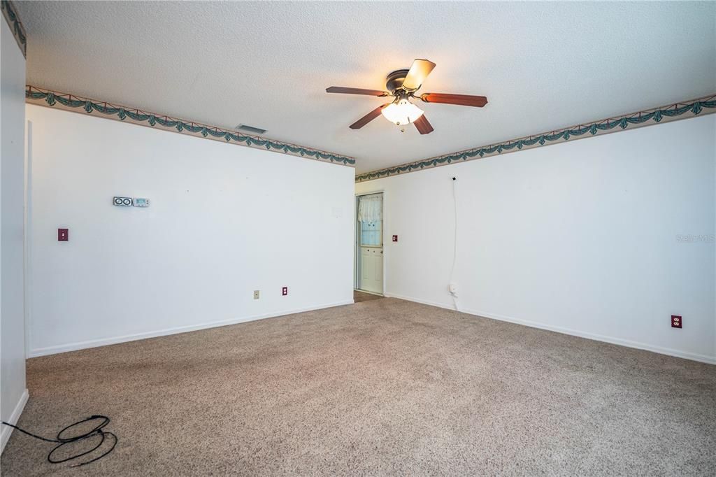 For Sale: $206,500 (2 beds, 2 baths, 884 Square Feet)