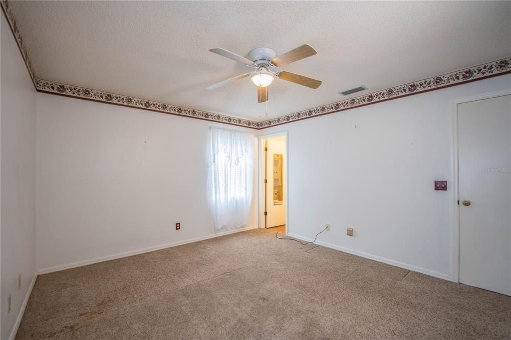 For Sale: $206,500 (2 beds, 2 baths, 884 Square Feet)