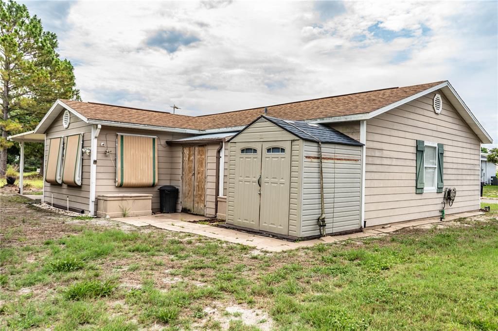 For Sale: $206,500 (2 beds, 2 baths, 884 Square Feet)
