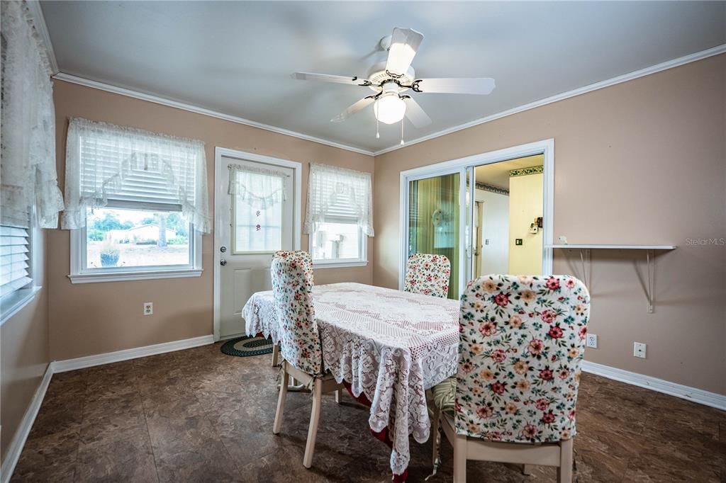 For Sale: $206,500 (2 beds, 2 baths, 884 Square Feet)