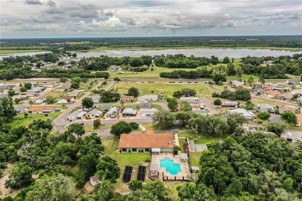For Sale: $206,500 (2 beds, 2 baths, 884 Square Feet)