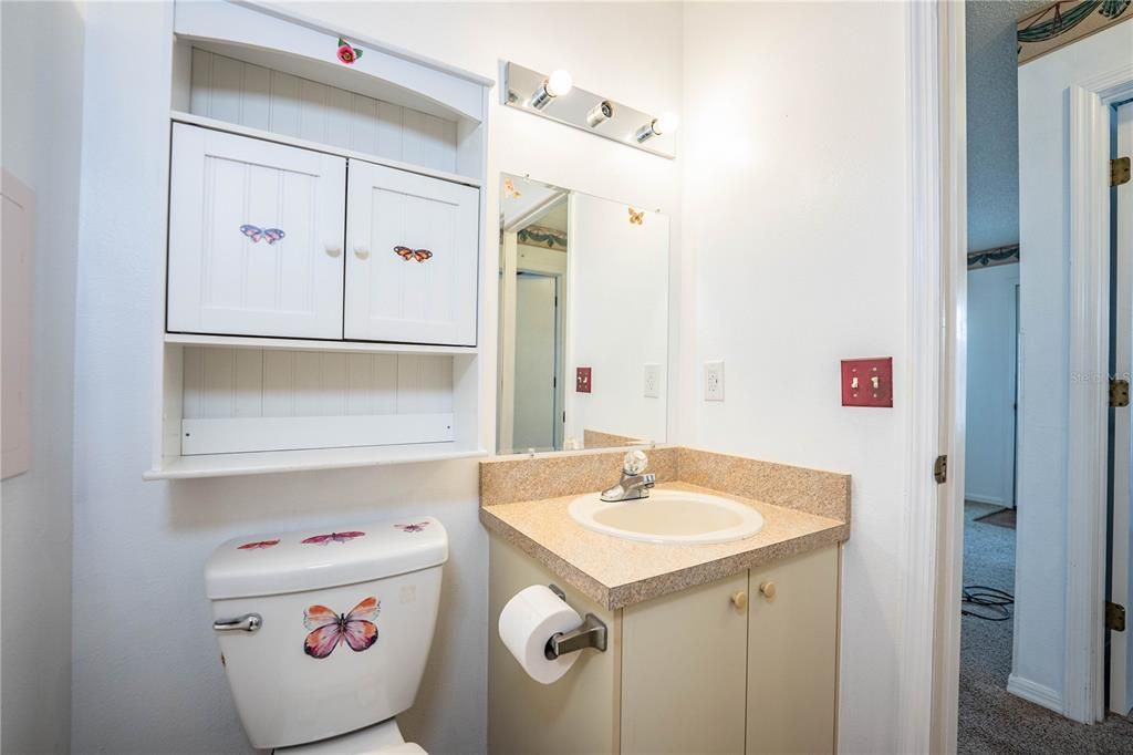 For Sale: $206,500 (2 beds, 2 baths, 884 Square Feet)