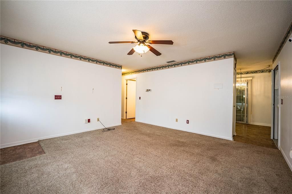 For Sale: $206,500 (2 beds, 2 baths, 884 Square Feet)