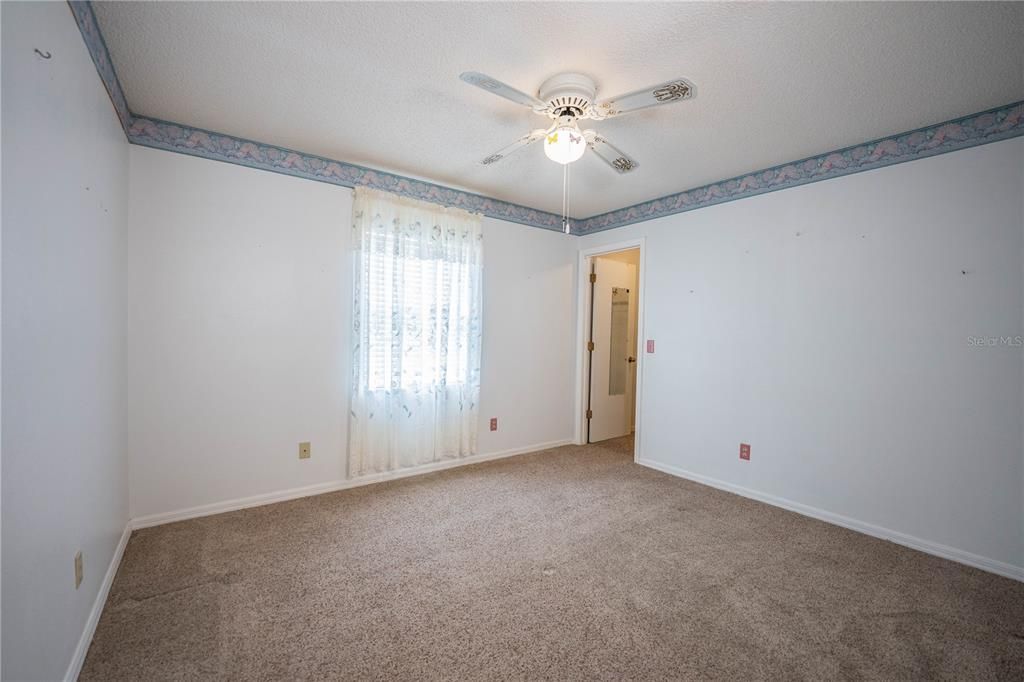 For Sale: $206,500 (2 beds, 2 baths, 884 Square Feet)