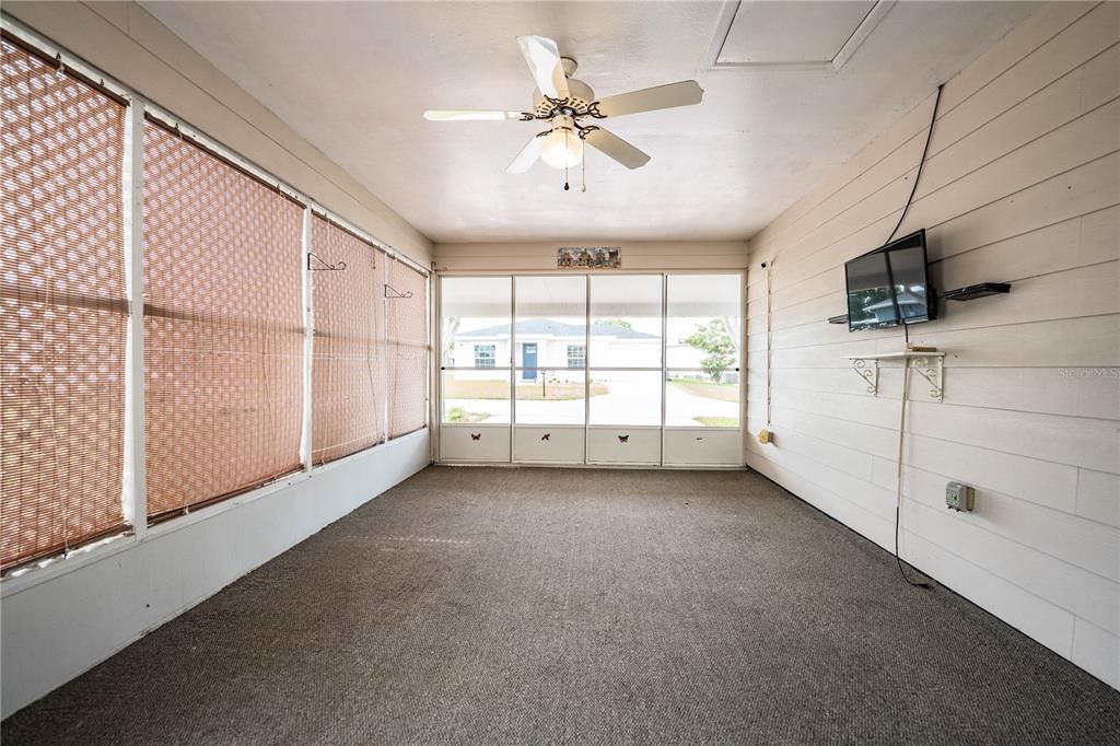 For Sale: $206,500 (2 beds, 2 baths, 884 Square Feet)