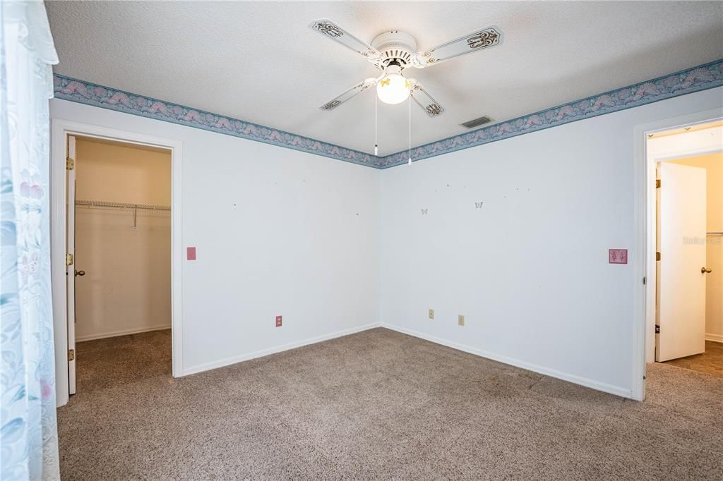 For Sale: $206,500 (2 beds, 2 baths, 884 Square Feet)