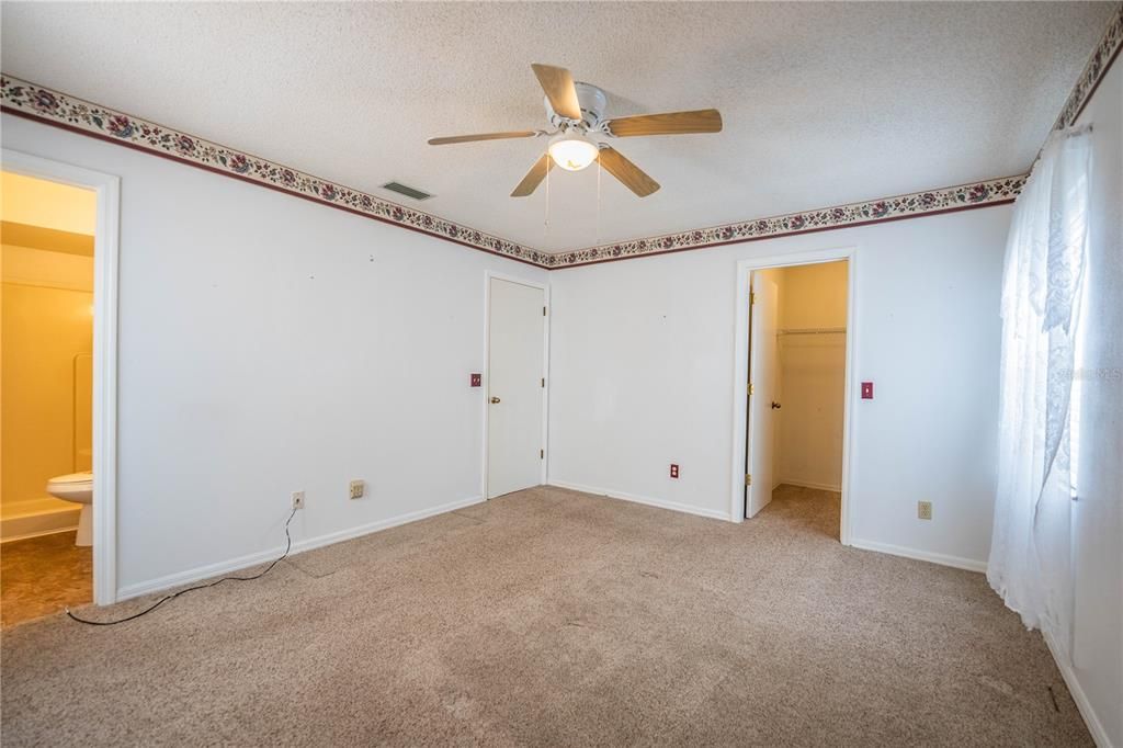 For Sale: $206,500 (2 beds, 2 baths, 884 Square Feet)