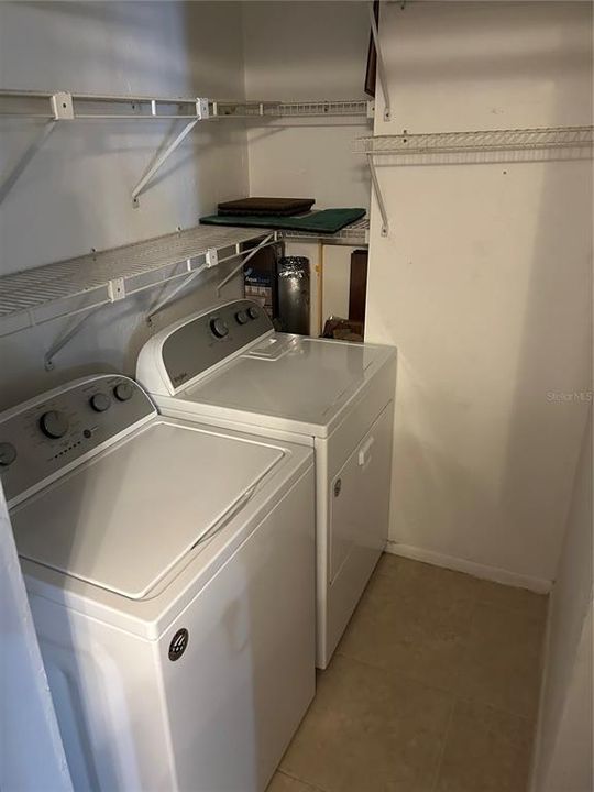 На продажу: $239,900 (2 спален, 2 ванн, 1050 Квадратных фут)