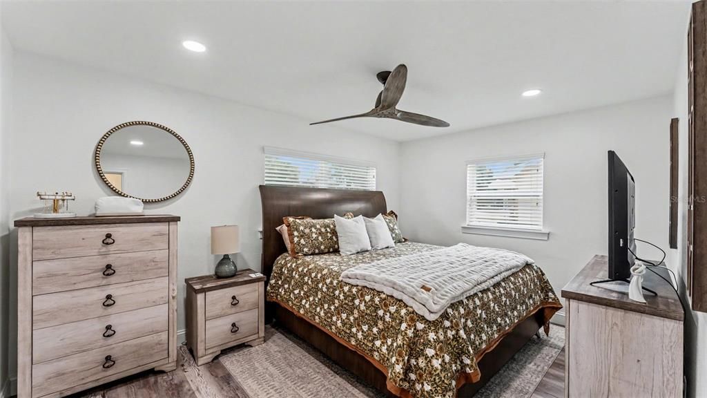 For Sale: $295,000 (2 beds, 2 baths, 1135 Square Feet)