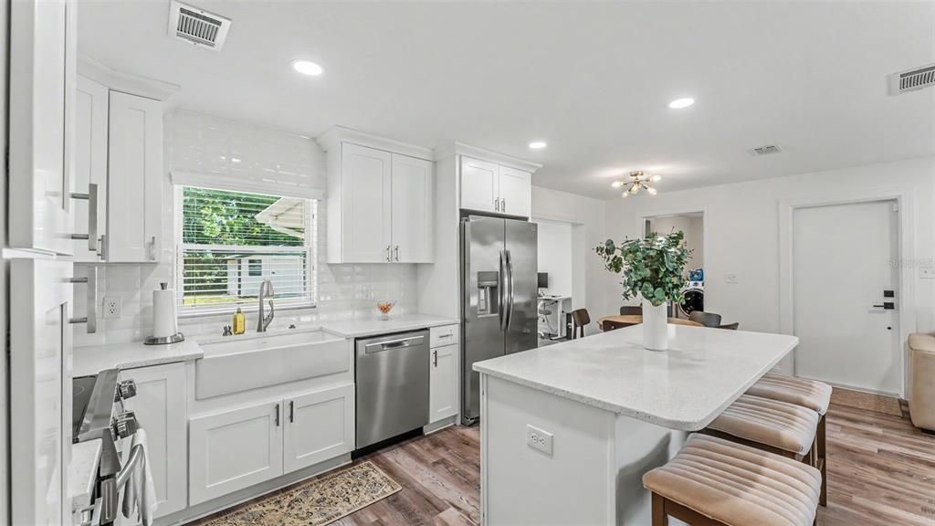 For Sale: $295,000 (2 beds, 2 baths, 1135 Square Feet)