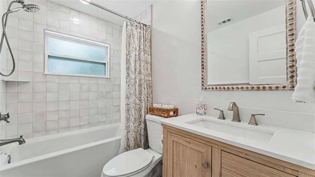 For Sale: $295,000 (2 beds, 2 baths, 1135 Square Feet)