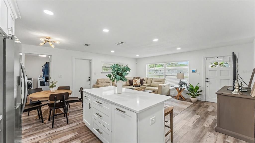 For Sale: $295,000 (2 beds, 2 baths, 1135 Square Feet)