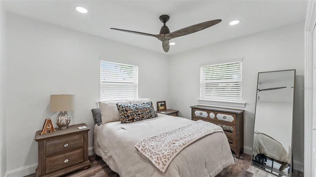 For Sale: $295,000 (2 beds, 2 baths, 1135 Square Feet)