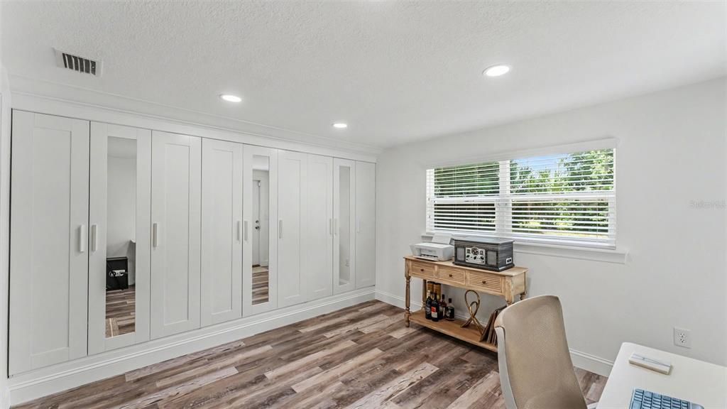 For Sale: $295,000 (2 beds, 2 baths, 1135 Square Feet)
