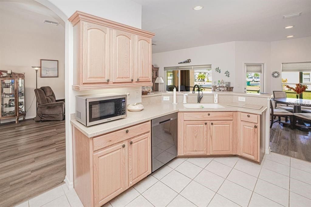 En Venta: $317,700 (3 camas, 2 baños, 2025 Pies cuadrados)