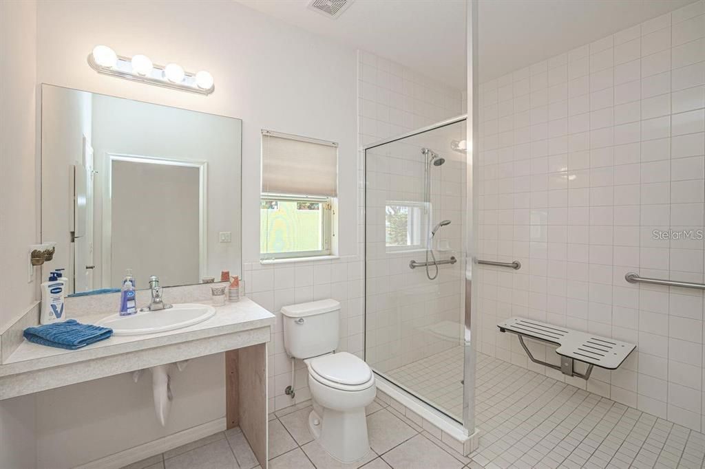 En Venta: $317,700 (3 camas, 2 baños, 2025 Pies cuadrados)