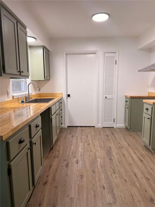 For Sale: $279,900 (4 beds, 3 baths, 1344 Square Feet)