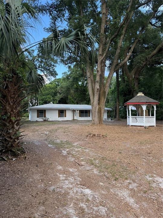 For Sale: $279,900 (4 beds, 3 baths, 1344 Square Feet)