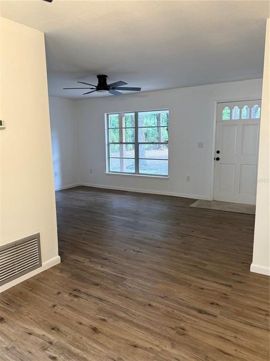 For Sale: $279,900 (4 beds, 3 baths, 1344 Square Feet)