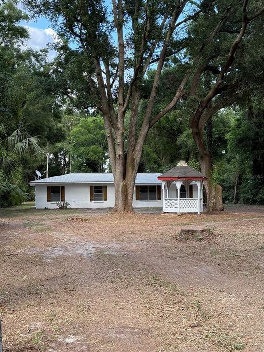 For Sale: $279,900 (4 beds, 3 baths, 1344 Square Feet)