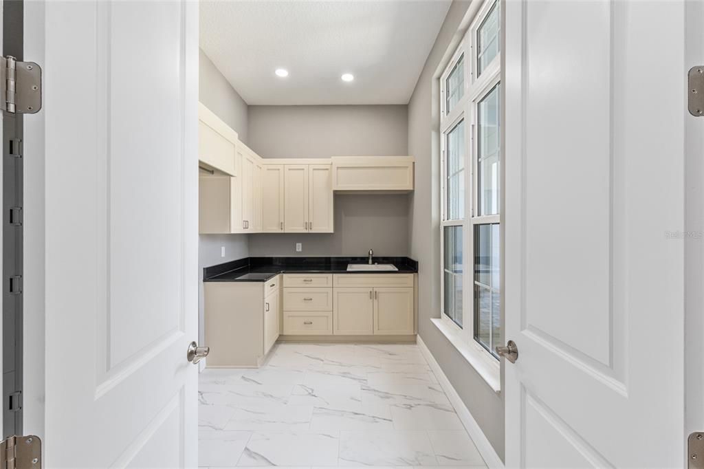 For Sale: $2,750,000 (4 beds, 4 baths, 4752 Square Feet)
