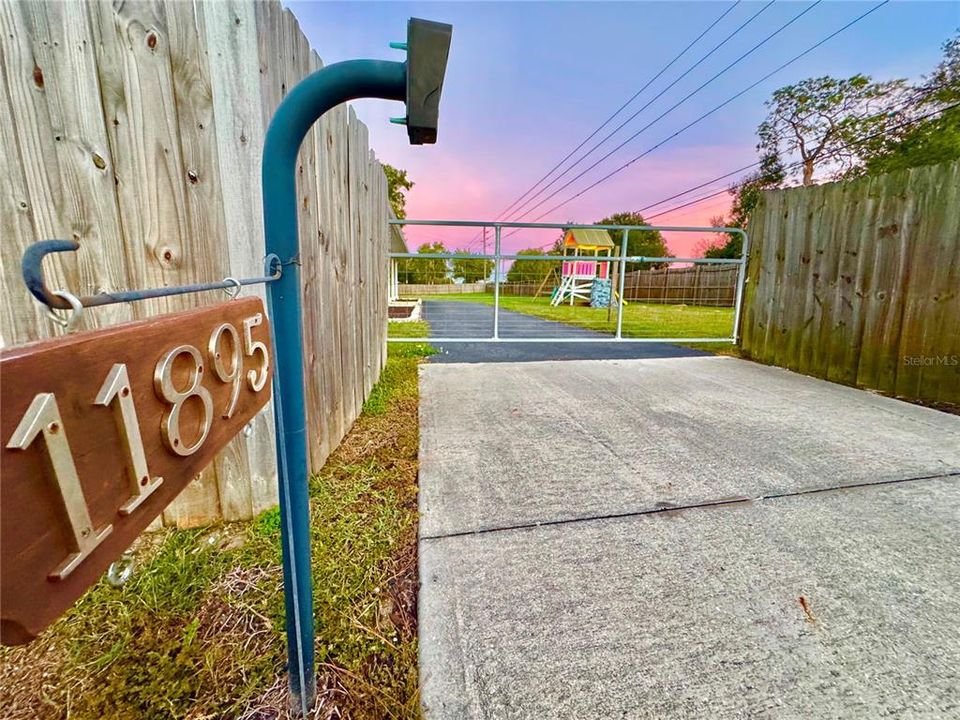For Sale: $335,000 (3 beds, 2 baths, 1683 Square Feet)