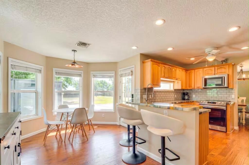 For Sale: $335,000 (3 beds, 2 baths, 1683 Square Feet)