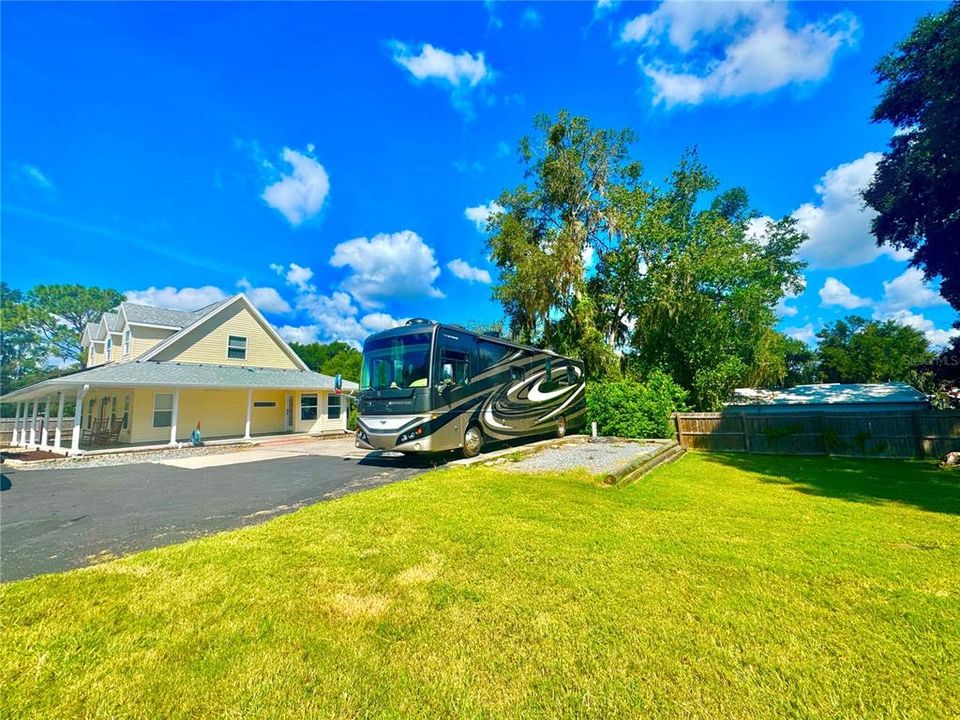 For Sale: $335,000 (3 beds, 2 baths, 1683 Square Feet)