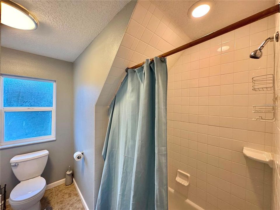 For Sale: $335,000 (3 beds, 2 baths, 1683 Square Feet)