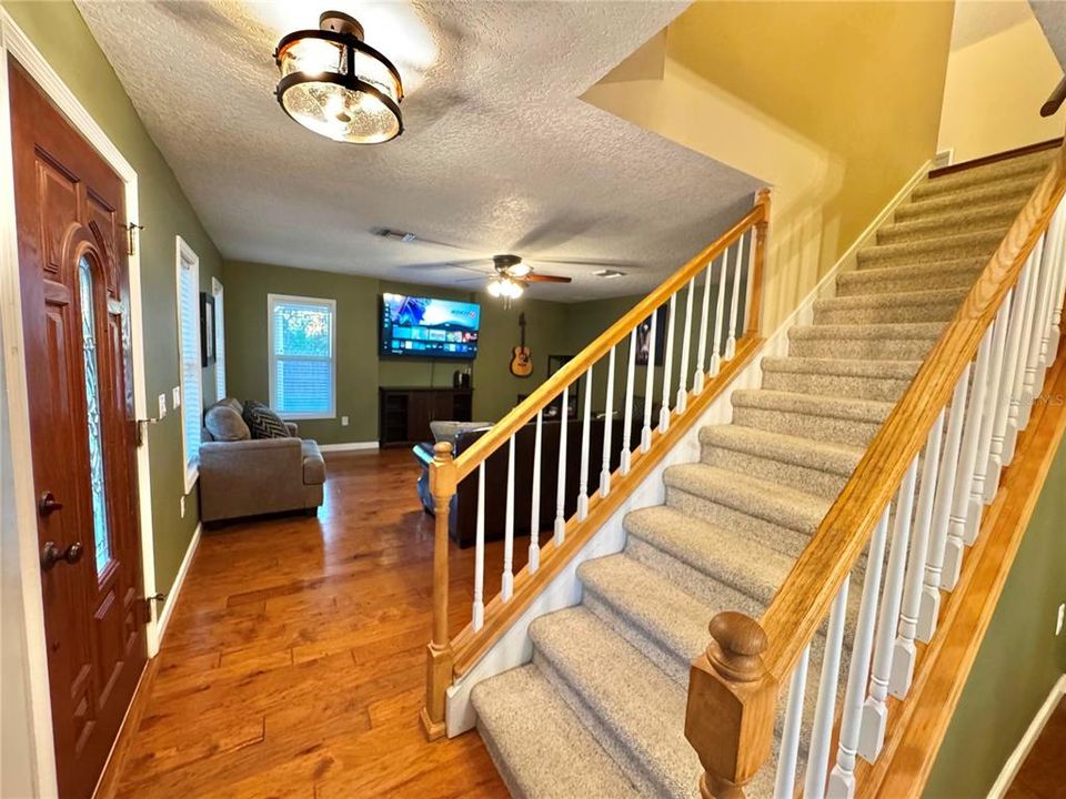 For Sale: $335,000 (3 beds, 2 baths, 1683 Square Feet)