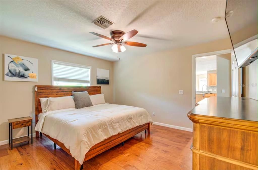 For Sale: $335,000 (3 beds, 2 baths, 1683 Square Feet)