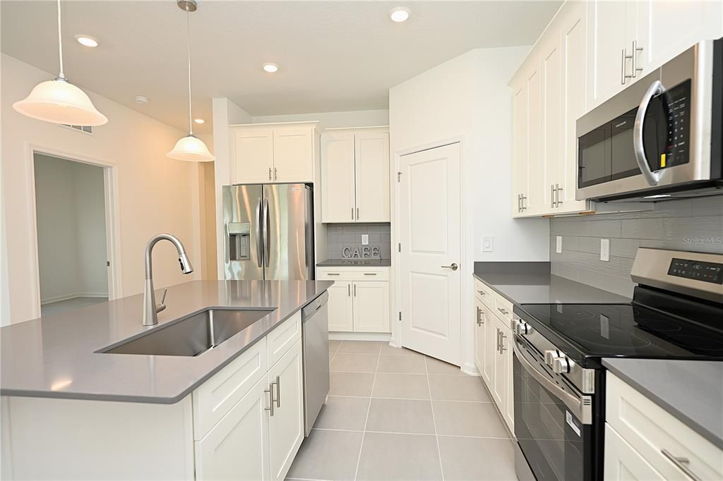 For Rent: $1,890 (3 beds, 2 baths, 1562 Square Feet)