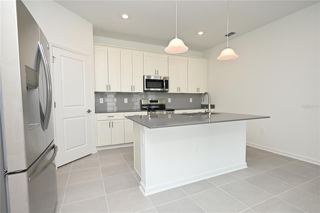 For Rent: $1,890 (3 beds, 2 baths, 1562 Square Feet)