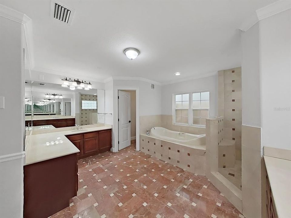For Sale: $1,095,000 (4 beds, 4 baths, 5425 Square Feet)