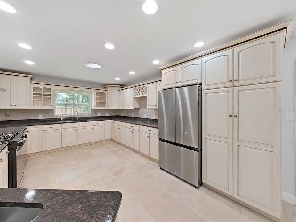 For Sale: $1,095,000 (4 beds, 4 baths, 5425 Square Feet)