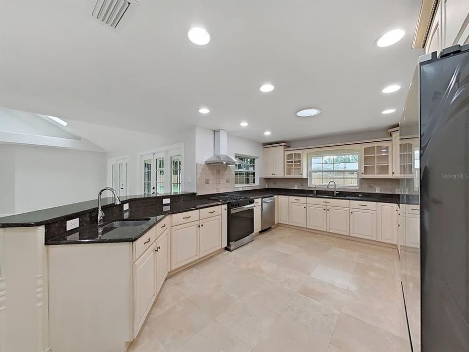 For Sale: $1,095,000 (4 beds, 4 baths, 5425 Square Feet)