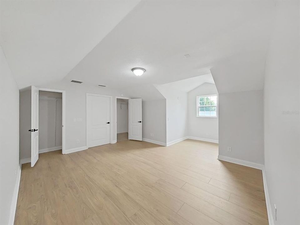 For Sale: $1,095,000 (4 beds, 4 baths, 5425 Square Feet)