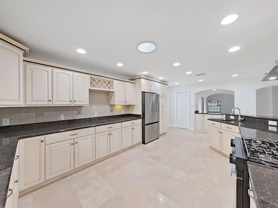 For Sale: $1,095,000 (4 beds, 4 baths, 5425 Square Feet)