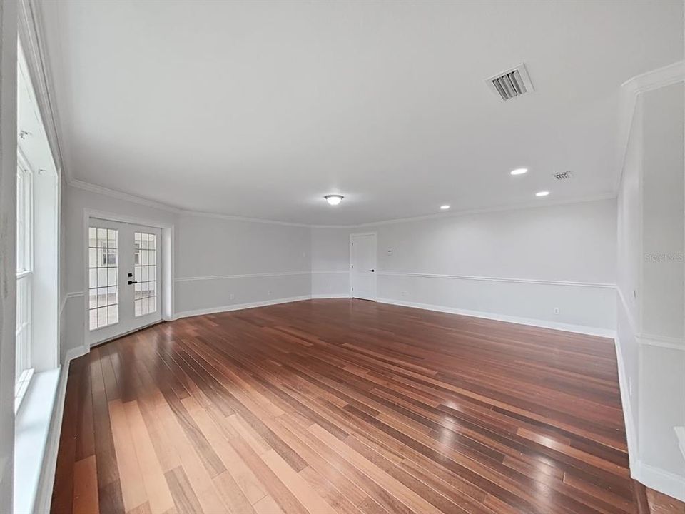 For Sale: $1,095,000 (4 beds, 4 baths, 5425 Square Feet)