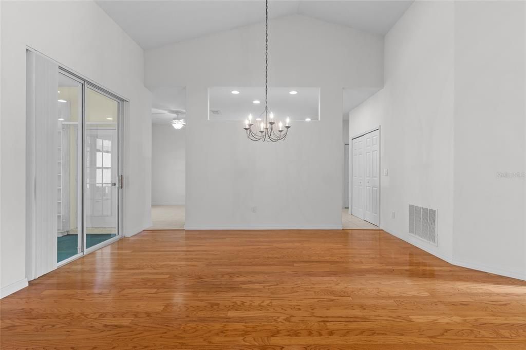 For Sale: $250,000 (2 beds, 2 baths, 1653 Square Feet)