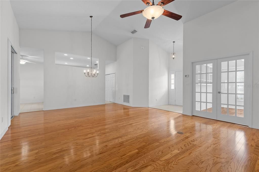 For Sale: $250,000 (2 beds, 2 baths, 1653 Square Feet)