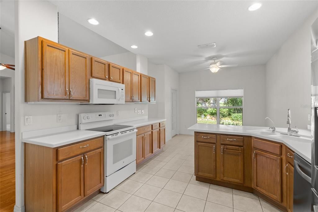 For Sale: $250,000 (2 beds, 2 baths, 1653 Square Feet)