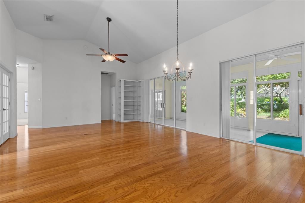 For Sale: $250,000 (2 beds, 2 baths, 1653 Square Feet)