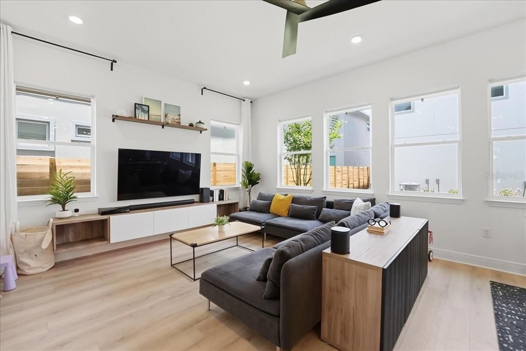 En Venta: $874,990 (5 camas, 4 baños, 3219 Pies cuadrados)