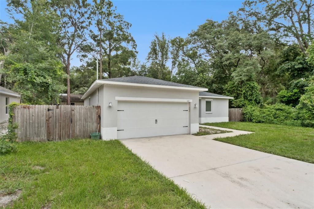 For Sale: $320,000 (3 beds, 2 baths, 1249 Square Feet)